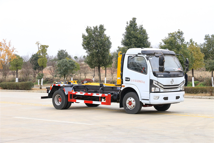 6方勾臂垃圾車(chē)-東風(fēng)多利卡生活建筑垃圾6噸勾臂垃圾車(chē)廠家