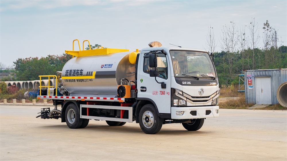 4方瀝青灑布車-東風(fēng)多利卡4方瀝青灑布車